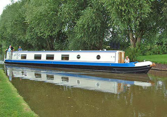 New narrowboat under trials entering Stenson Marina